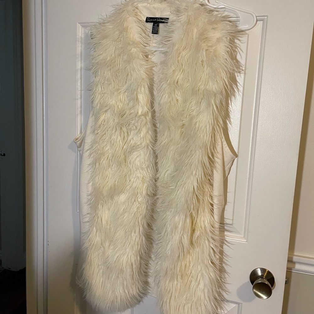 Fur cream color vest size 3x
